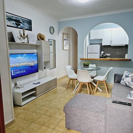 La Casa De Veronica - Serene Apartment With Shared Pool, Steps From The Beach Torrevieja Luaran gambar