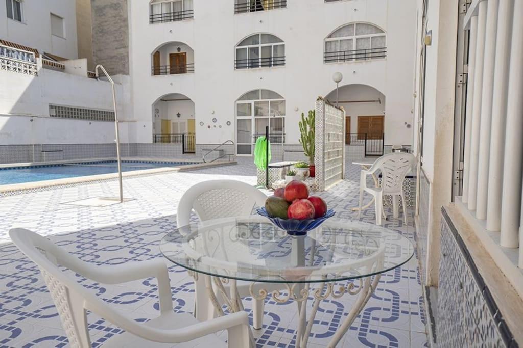 La Casa De Veronica - Serene Apartment With Shared Pool, Steps From The Beach Torrevieja Luaran gambar