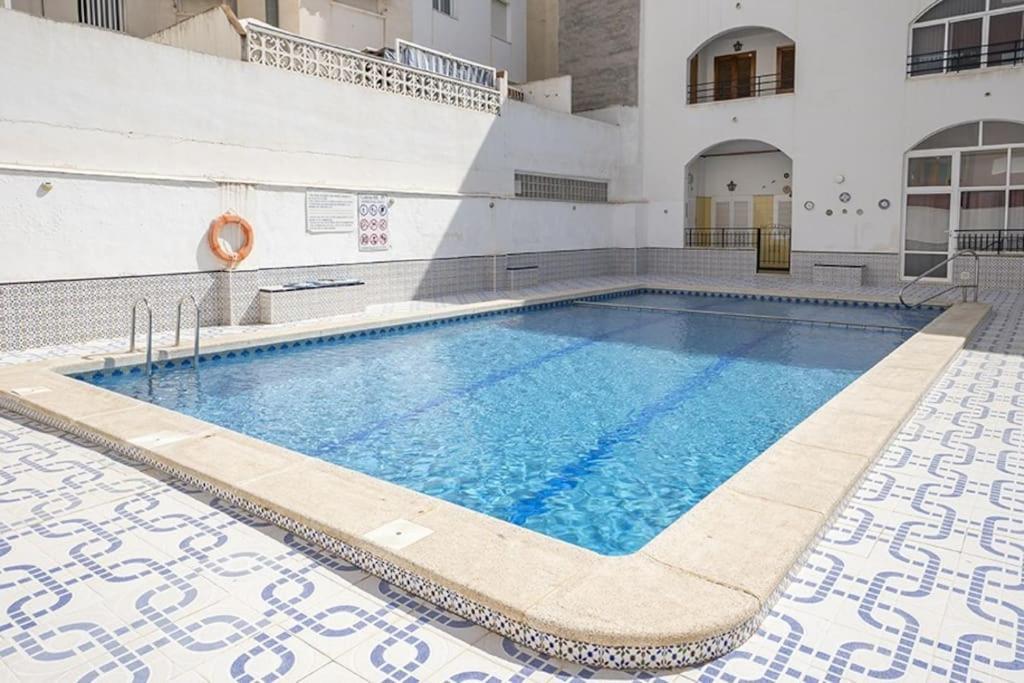 La Casa De Veronica - Serene Apartment With Shared Pool, Steps From The Beach Torrevieja Luaran gambar