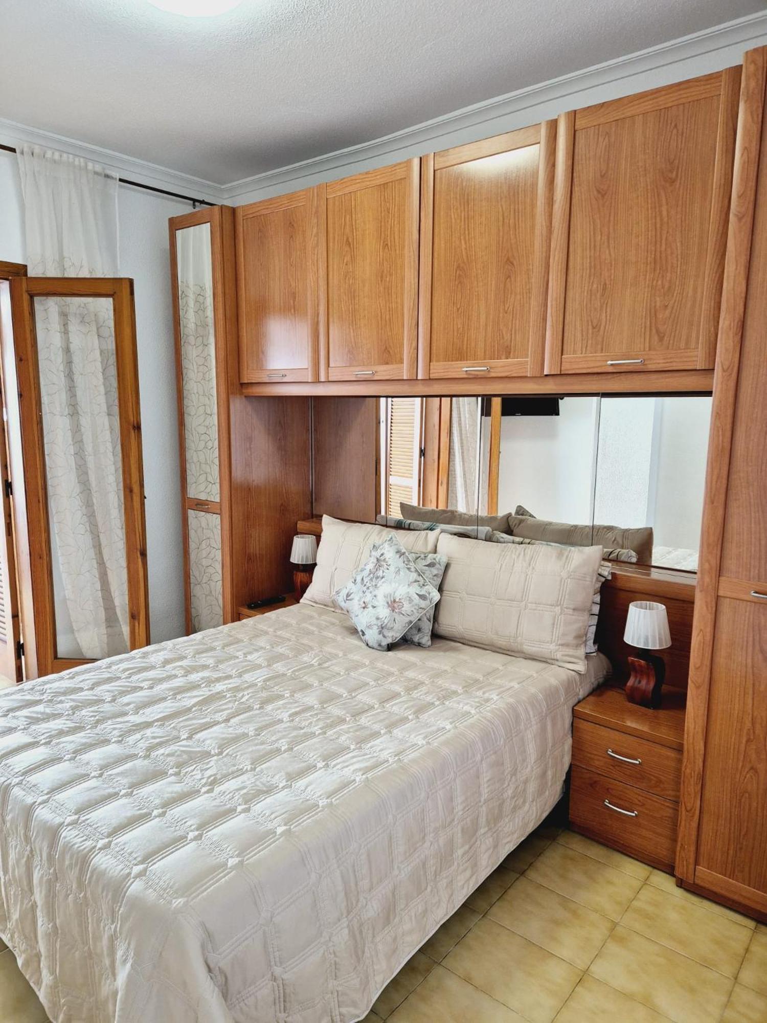 La Casa De Veronica - Serene Apartment With Shared Pool, Steps From The Beach Torrevieja Luaran gambar