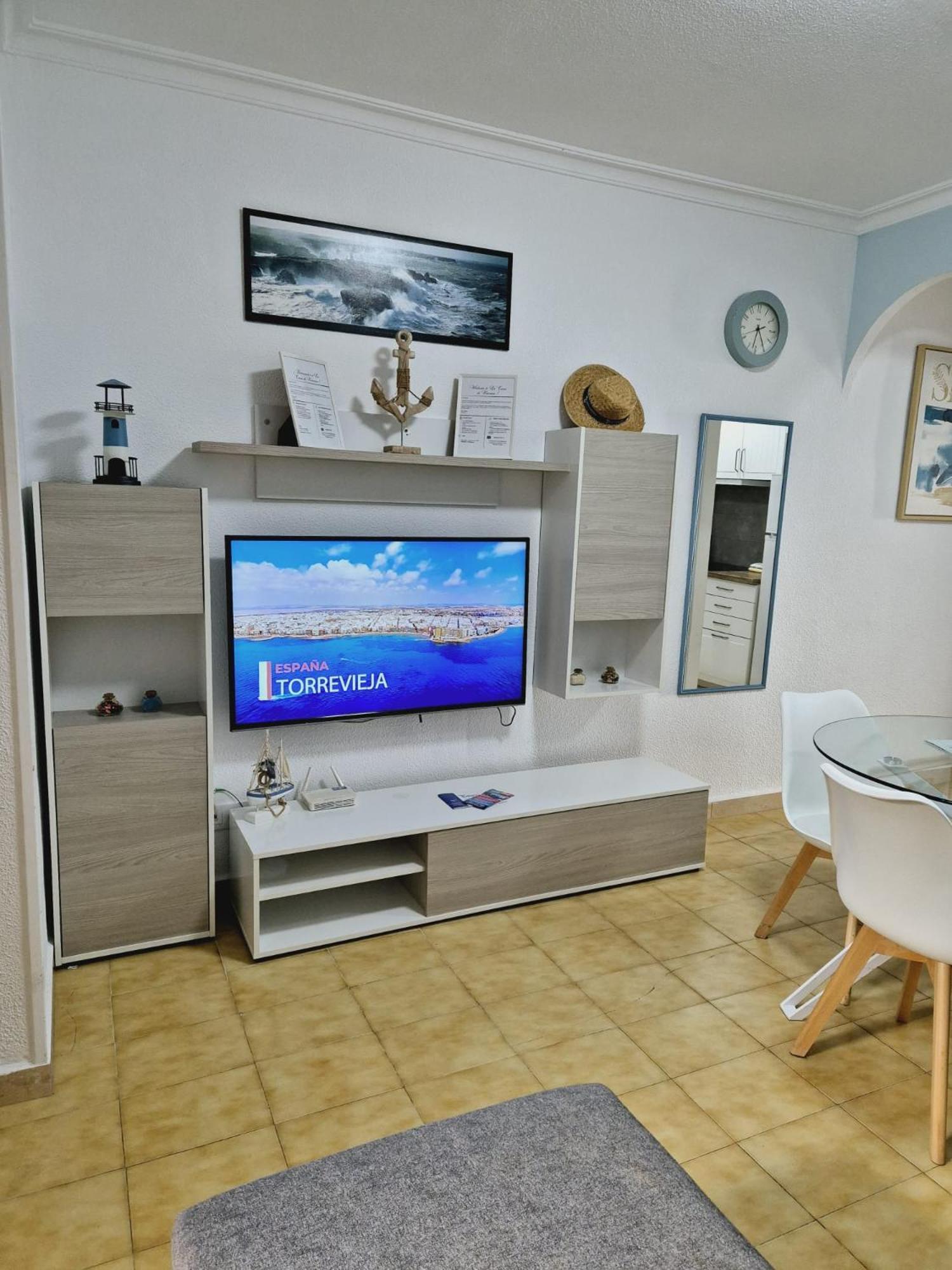 La Casa De Veronica - Serene Apartment With Shared Pool, Steps From The Beach Torrevieja Luaran gambar
