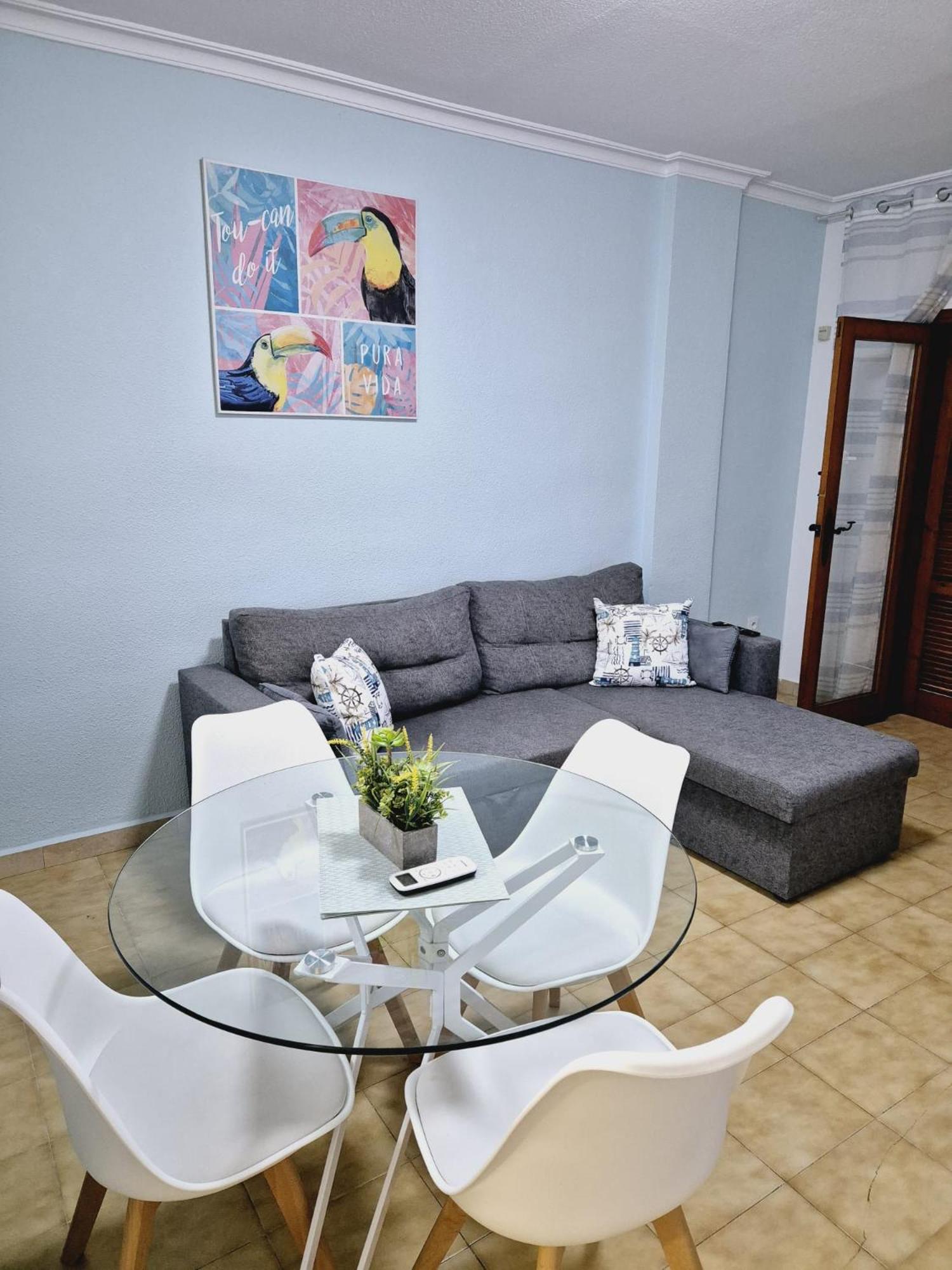 La Casa De Veronica - Serene Apartment With Shared Pool, Steps From The Beach Torrevieja Luaran gambar